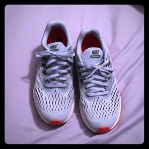 Nike zoom winflo 4 bluish/gray size 8.5